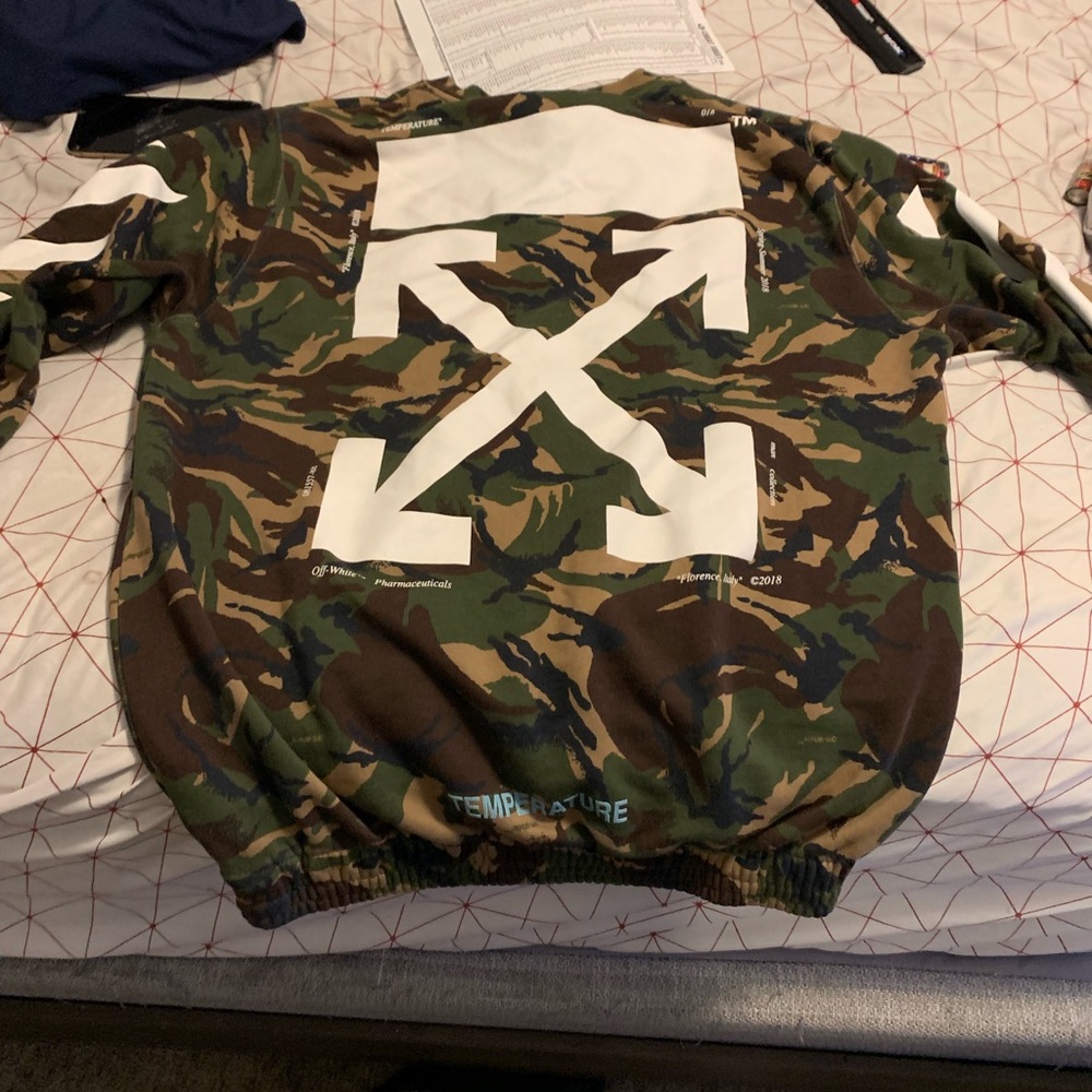 Off white sweatshirt size large retail 800